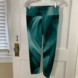 💜 Nike Green and Black Patterned Capri Leggings size S/M